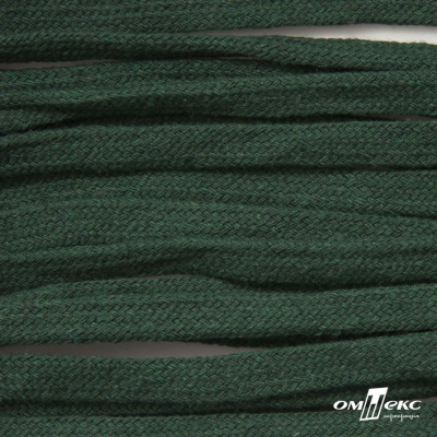 Шнур плетеный d-8 мм плоский, 70% хлопок 30% полиэстер, уп.85+/-1 м, цв.1016-т.зеленый - купить в Череповце. Цена: 742.50 руб.